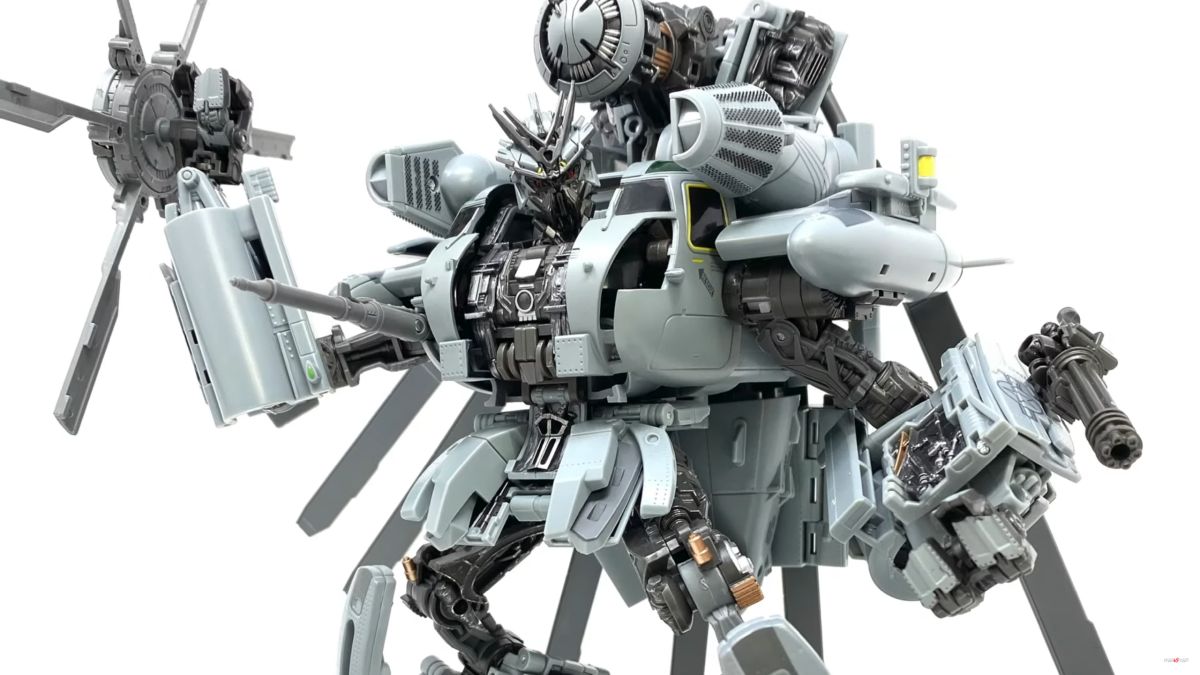 Transformers Movie Masterpiece MPM-13 Blackout In-Hand Images